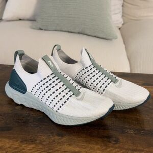 Nike React Phantom Run Flyknit 2 Womens 6.5 Platinum Tint Teal Slip On Shoes